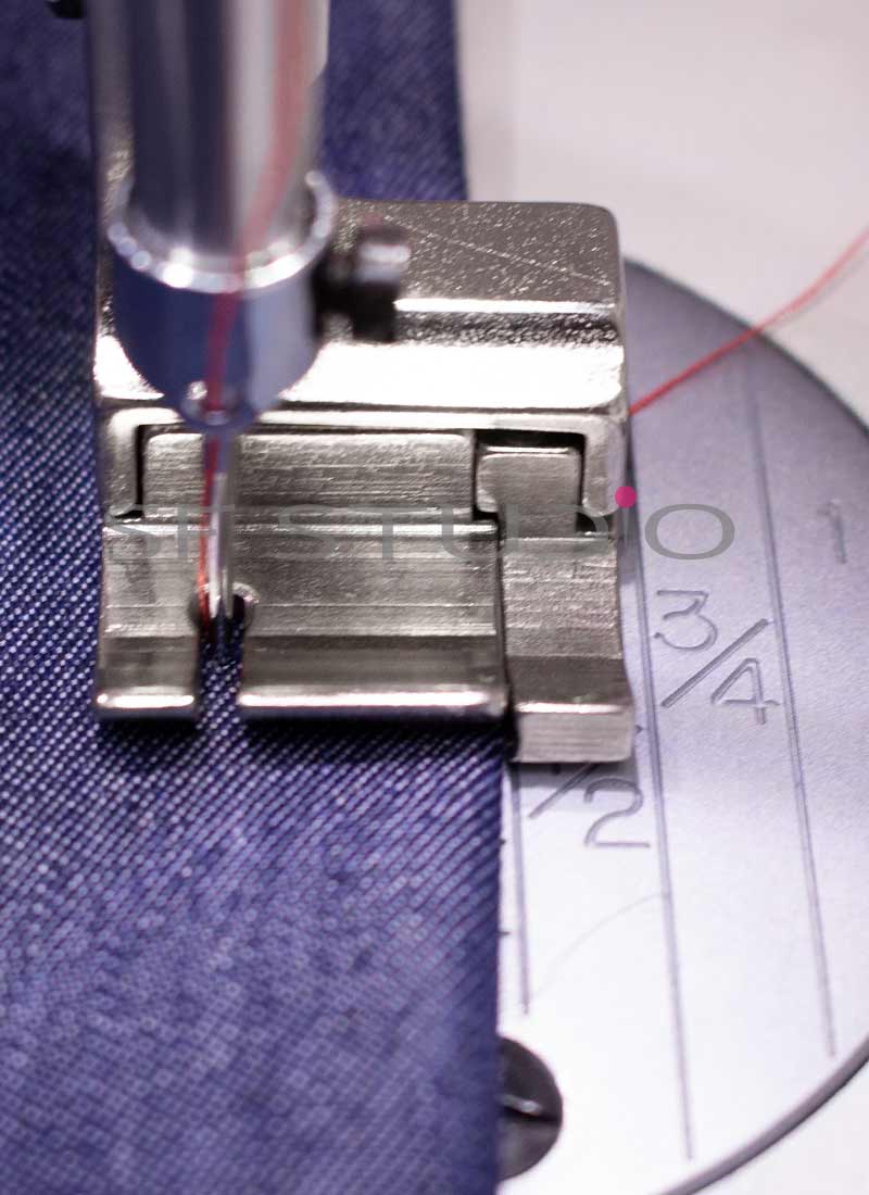 Industrial sewing machine foot