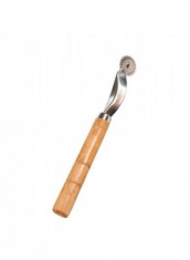 Tracing wheel with wooden handle